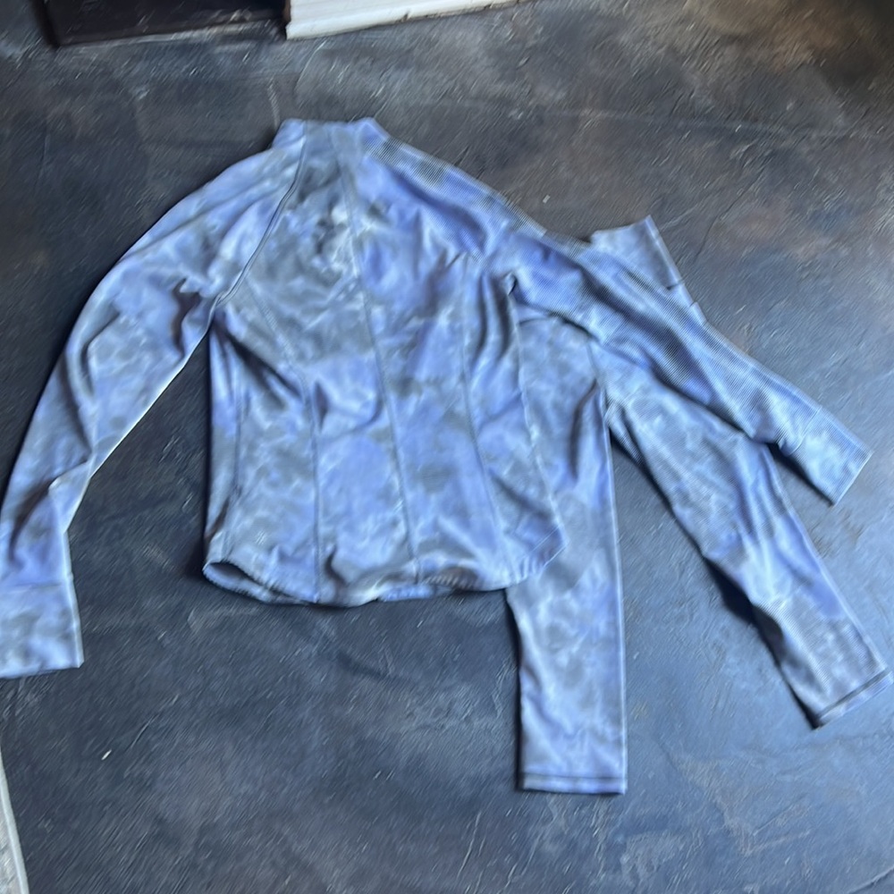 2 PIECE- Athleta zip up jacket with matching leggings. Light blue, white, black.